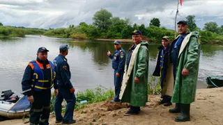 В регионе спасатели нашли «пропавшую» семью на реке Лух