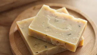 Чем заменить мыло: обзор альтернативных средств для гигиены. Мыльные орехи, глина, отруби и другие тренды