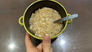 Ученые назвали самые вредные каши для тех, кому за 50: их готовят почти в каждой семье