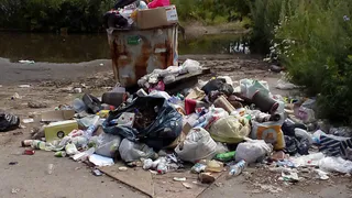 Новая свалка на Баженова - "Маршрутчики оставляют после себя много мусора"