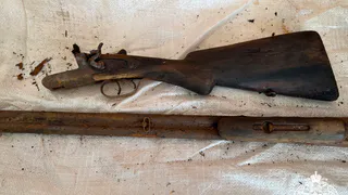 Житель Сыктывкара передал Росгвардии оружие, найденное при разборе старой бани