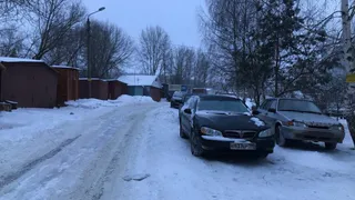 В Бежицком районе города Брянска автомобилисты загородили тротуар