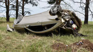 Девушку выбросило из салона: в Спасском районе опрокинулся “Мерседес”