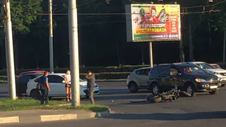 На Московском мотоциклист попал под автомобиль