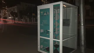 На улице Ленина установили телефонную будку, в которой можно задать вопрос губернатору