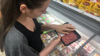 Роскачество просит не покупать это: в фарше этих марок есть кишечная палочка и сальмонелла