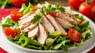 250 калорий на все: много белков и немного углеводов, и все это в одном блюде из салата и индейки