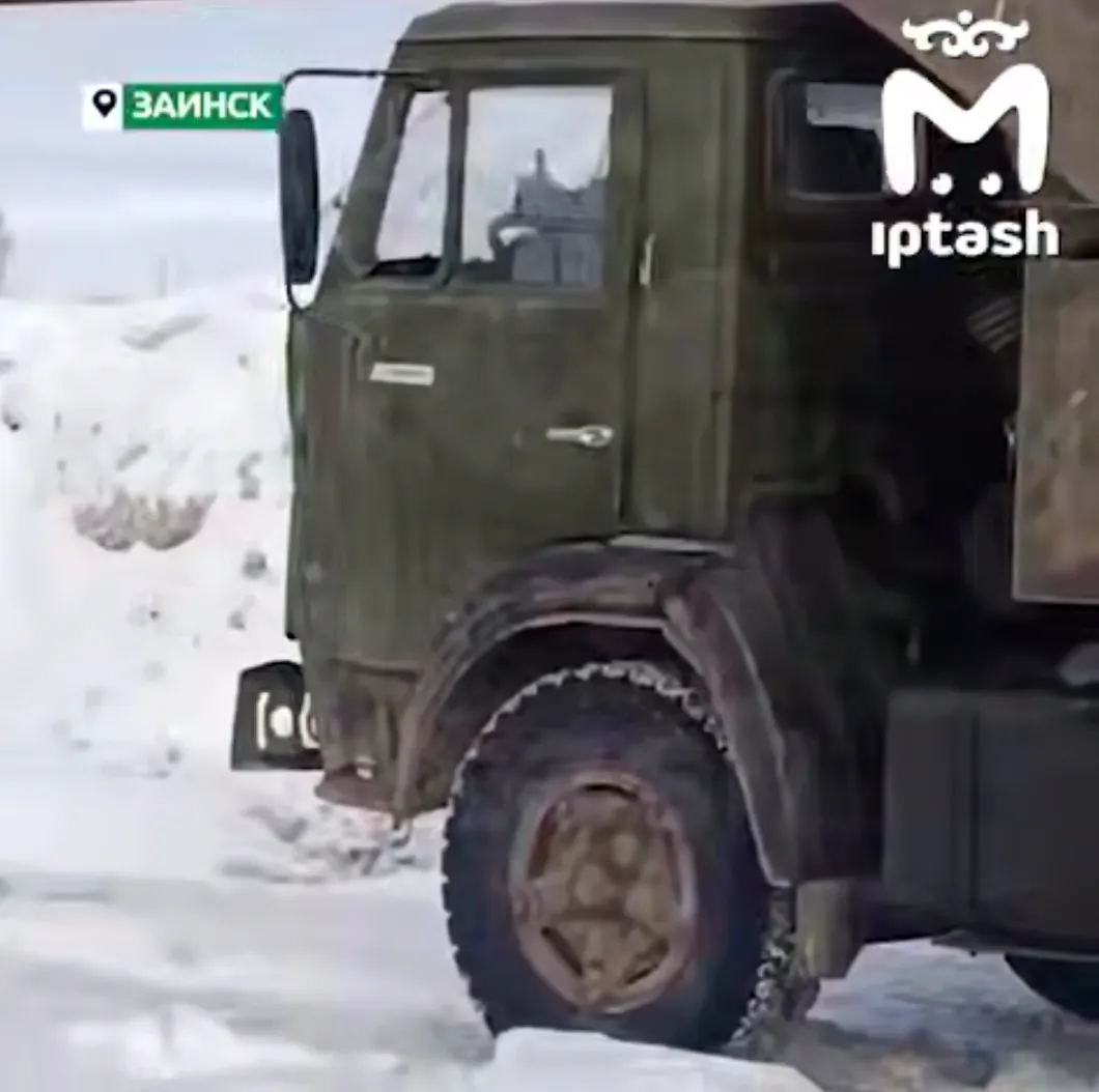 «Пугал, а не бил»: водитель из Заинска объяснил жестокое видео с котом