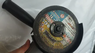 Старые диски от болгарки не выбрасываю: делаю простое приспособление — не нарадуюсь его пользе