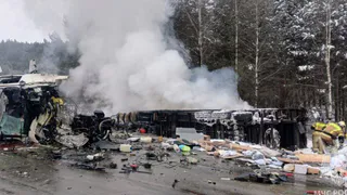 Грузовик вспыхнул после массового ДТП на М-5 в Челябинской области