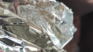 Положите фольгу в стиральную машинку: узнала, что всю жизнь стирала неправильно - теперь всё сияет даже без порошка