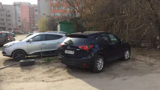 Народное фото - на Пожалостина водитель «забил» место на зеленой зоне