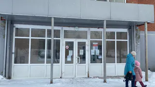 В с. Вадинск на входе в участковую больницу обрушился навес