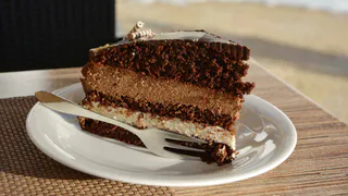 Готовлю лихо тортик для "незваных гостей" — не успеют добежать до порога, а все уже на столе