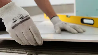 Почему нельзя укладывать плитку на гипсовую штукатурку - запомните раз и навсегда