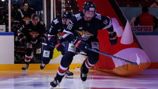 Магнитогорский «Металлург» выходит вперёд: еще одна победа на льду против "Авангарда"