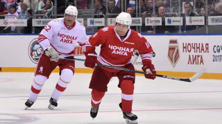 Рязанский хоккеист вышел на лед вместе с Владимиром Путиным - в Сочи закончился VII сезон Ночной Хоккейной Лиги