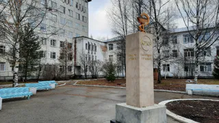 В Сыктывкаре открыли памятную доску легендарному врачу Анатолию Лукьянову