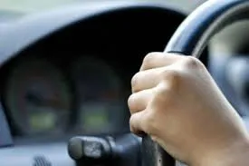 В Пензе 15-летняя девушка не справилась с управлением автомобиля и слетела в кювет