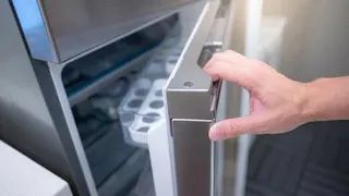 Получен ответ на вопрос: могут ли магнитики из турпоездки сломать холодильник?