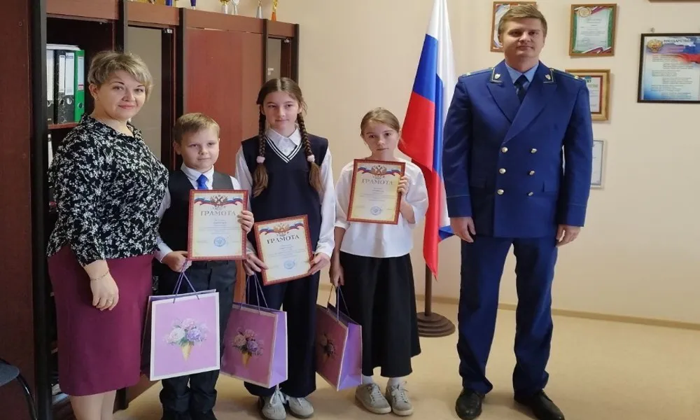 В Камешковском районе выбрали лучших юных художников ко Дню народного единства