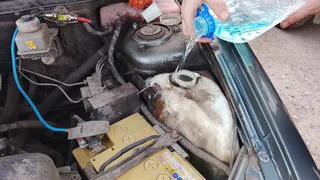 Какую таблетку нужно бросать в бачок стеклоомывателя, чтобы стекло было кристально-чистым несколько дней