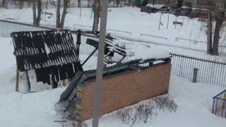 В детском саду «Вишенка» в Нижнекамске обрушилась крыша веранды на детской площадке