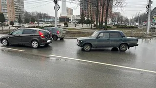 На Московском шоссе произошло ДТП с ВАЗ и Hyundai Solaris, есть пострадавшая