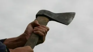 Пьяный брянец с топором приставал к прохожим в Москве