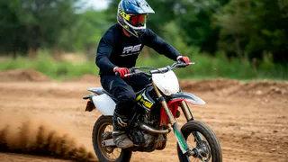 Со скольки лет можно ездить на питбайке и нужны ли права - должны знать все родители 