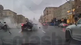 Момент аварии с участием Саида Губденскго попал на видео