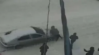 Шел по правилам: ДТП с участием пешехода попало на видео