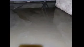 Жители рязанского Дядькова продолжают жаловаться на скопление стоков в подвале