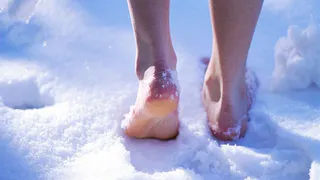 В Коми 7-летний мальчик вышел босиком на улицу и обморозил обе ступни