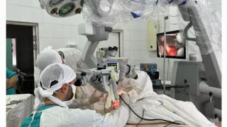 Новый микроскоп улучшает качество операций на ухе в клинической больнице № 6