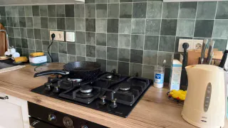 Почему умные хозяева отказываются ставить вытяжки на кухни: нашли более удобный и недорогой вариант