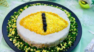 Главный топ на новогоднем столе: салат «Око змеи» — оригинальная замена опостылевшему «Оливье»