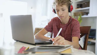 Минмолодежи запустит в соцсетях проект, позволяющий с пользой провести время на карантине