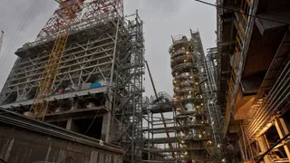 В Нижнекамске в нефтяном резервуаре утонул рабочий