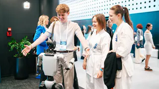 От пересдачи ЕГЭ до контроля мигрантов: «Новые люди» рассказали, что полезного сделали для челябинцев