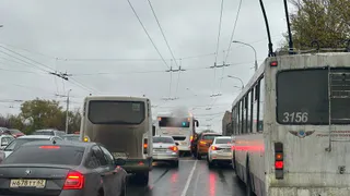 В Рязани парализовало движение на перекрестке Спортивной и Есенина из-за 2-х ДТП