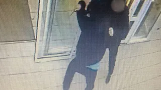 В Петушках мужчина из Ульяновской области напал с ножом на охранника магазина