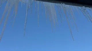 «У нас не прекращается потоп»: жительница дома на Великанова пожаловалась на протекающую крышу