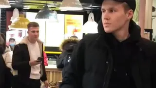 Рязанец "сделал предложение" своей девушке в Макдональдсе 