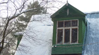 Беру рулон туалетной бумаги - и из окон не дует даже в лютый мороз. Подоконник остаётся тёплым на протяжении всего сезона