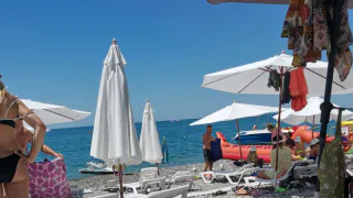 «Купаться невозможно, мы все сидим на берегу»: Черное море преподнесло ужасный сюрприз отдыхающим