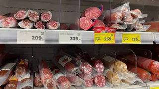 Можно смело брать – там чистое мясо: раскрыли марки колбасы, которые прошли проверку