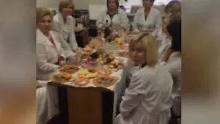 Появилась петиция против увольнения врачей, устроивших застолье
