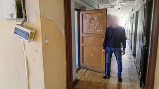 Жительницу Владимира будут судить за удар ножом в спину знакомому в общежитии