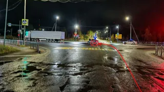 В Коми грузовик не уступил дорогу легковушке: 3 человека в больнице с травмами